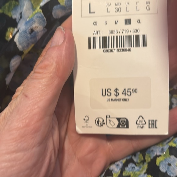 NWT ZARA Blouse size large flowers on it - Picture 11 of 11